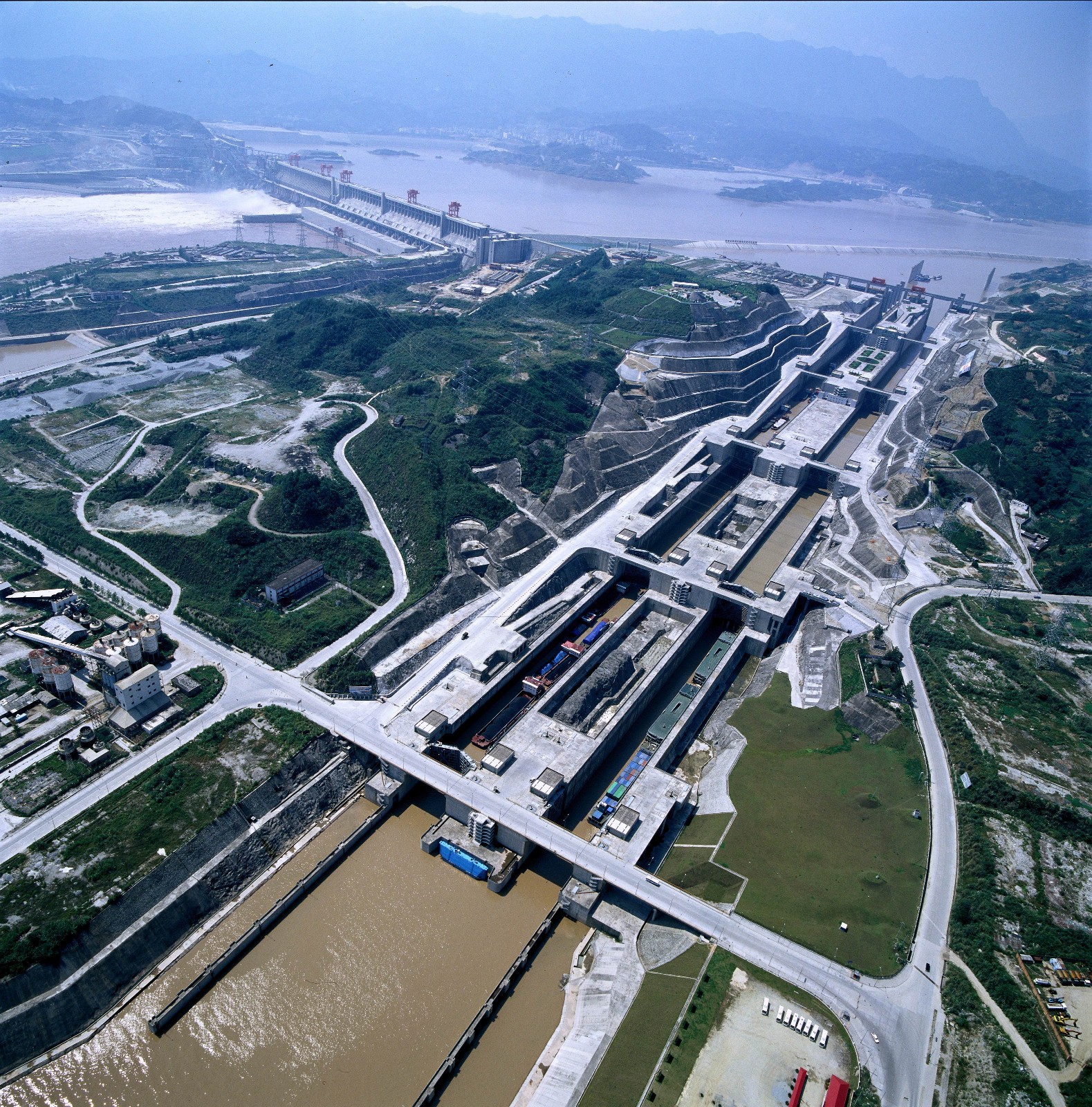 承担建设的三峡双线五级船闸,荣获国家土木工程最高奖——詹天佑奖.jpg 承担建设的三峡双线五级船闸,荣获国家土木工程最高奖——詹天佑奖.jpg