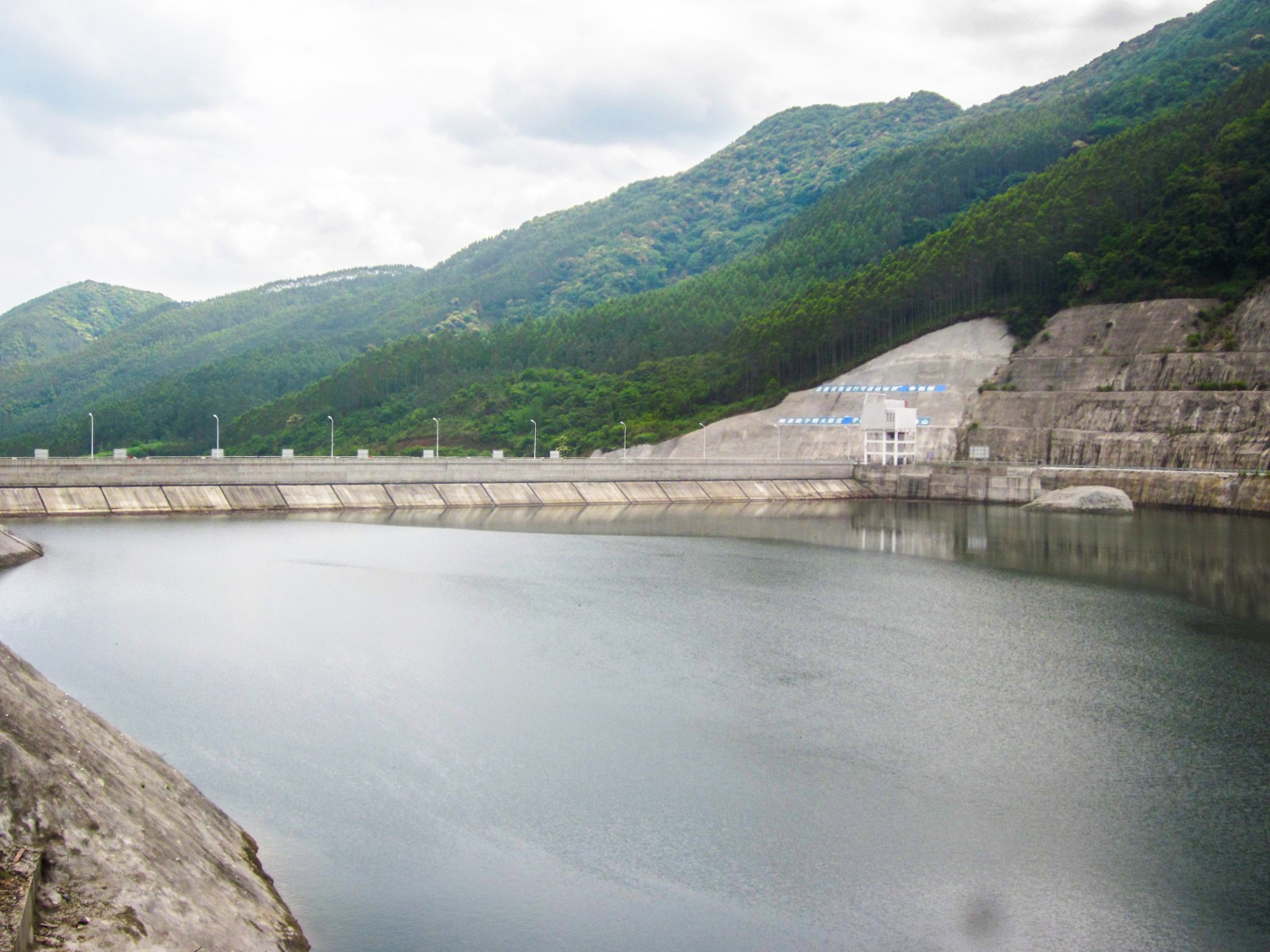 福建仙游抽水蓄能电站下水库全景.JPG