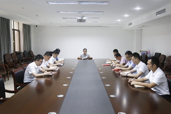 4第二党支部集中学习.JPG