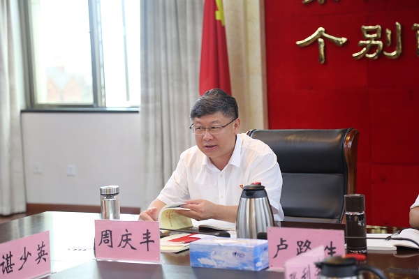 6周庆丰书记主持学习并讲话.JPG