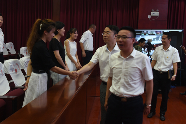 慰问勇士家属.jpg