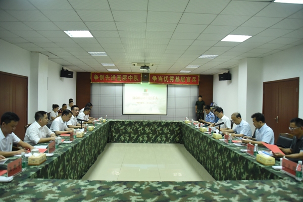 召开座谈会.jpg