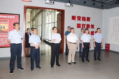 参观公司史馆.JPG