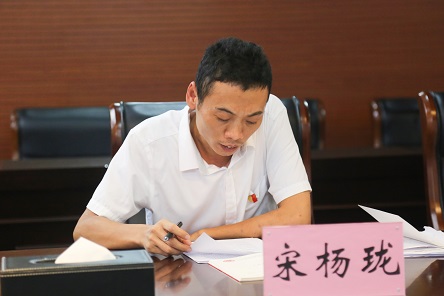 5安全环保部负责人宋杨珑交流发言.JPG