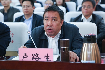 3临时党委副书记卢路生同志主持会议.JPG