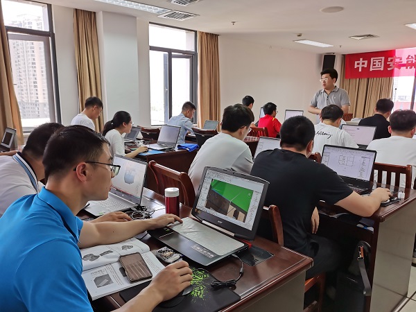 C:\Users\Administrator\Desktop\新建文件夹 (2)\2.jpg