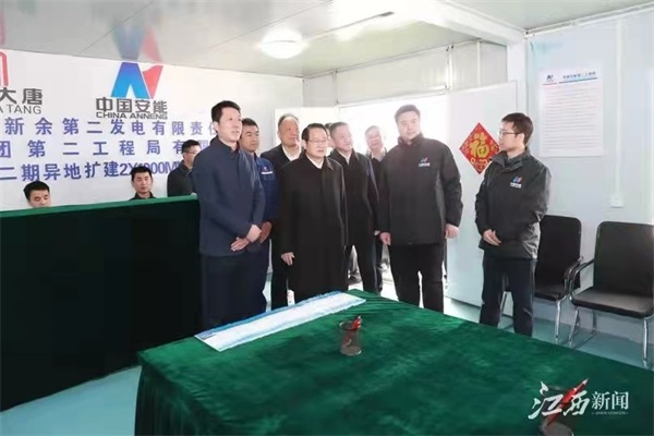 1观看指挥调度中心.jpg